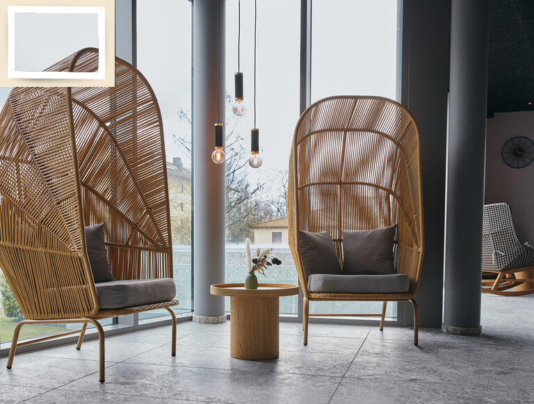 Zwei kleine Strandkörbe bieten einen idealen Ort für ein bisschen Entspannung