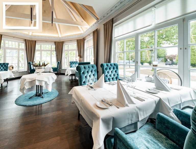 Der harmonisch gestaltete Speisesaal im Restaurant Glockenturm des Hotel Holzapfel im Rottal.